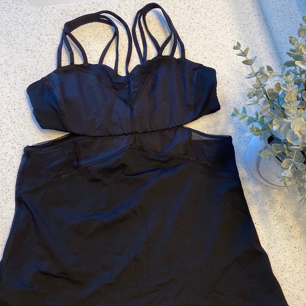 Black lululemon tank. Size 6.